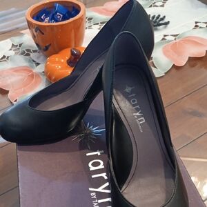Taryn Rose Classic Black Heels, Steppin Out Shoes, Business, casual